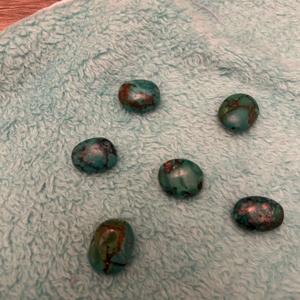 6 Gorgeous Kingsman turquoises drilled beads